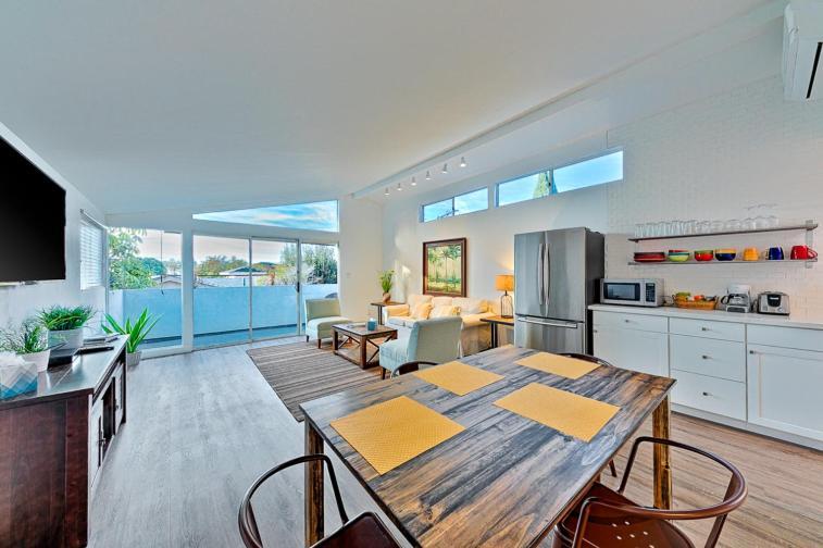 Shores Perfection - Spa, Ac, Pet Friendly, Parking, Fire Pit & Massive Private Yard! Casa de férias