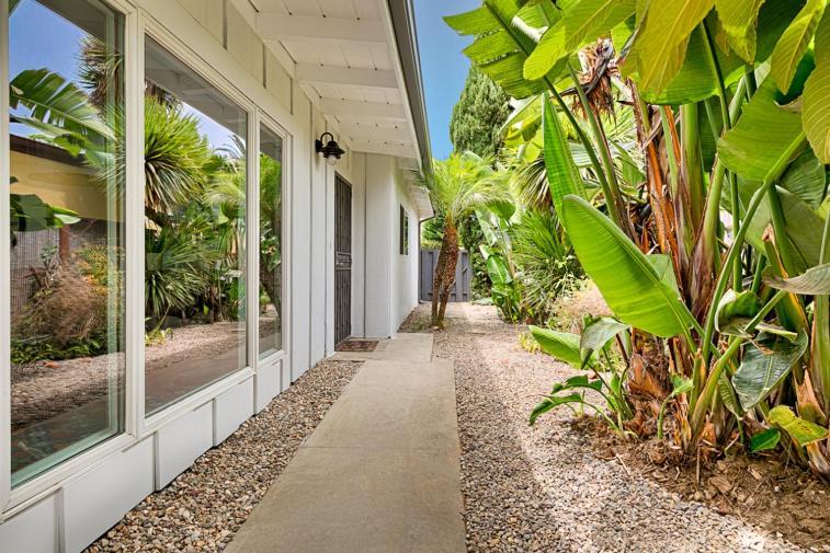 Casa de férias Shores Perfection - Spa, Ac, Pet Friendly, Parking, Fire Pit & Massive Private Yard! *