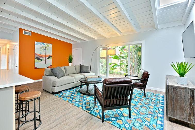 Shores Perfection - Spa, Ac, Pet Friendly, Parking, Fire Pit & Massive Private Yard! Casa de férias San Diego