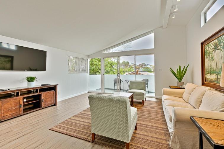 Casa de férias Shores Perfection - Spa, Ac, Pet Friendly, Parking, Fire Pit & Massive Private Yard! *
