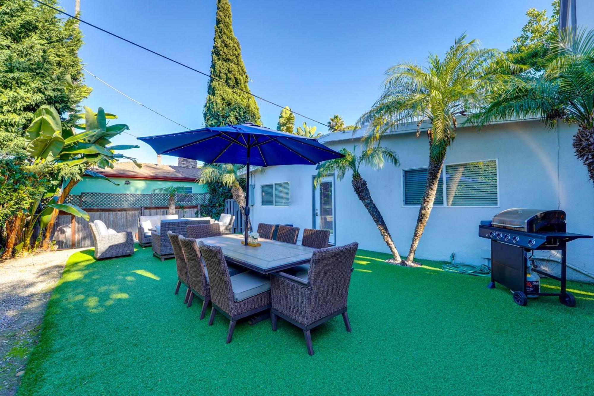 Casa de férias Shores Perfection - Spa, Ac, Pet Friendly, Parking, Fire Pit & Massive Private Yard! *